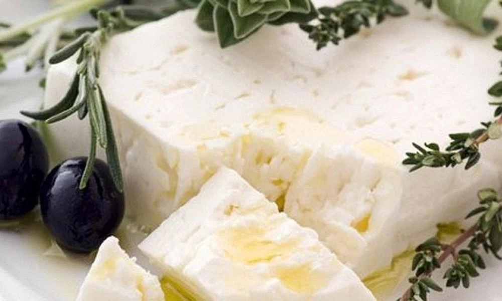 ΥΠΑΑΤ: Γιγαντιαίο πρόστιμο σε τυροκομική επιχείρηση για παραβίαση κανόνων